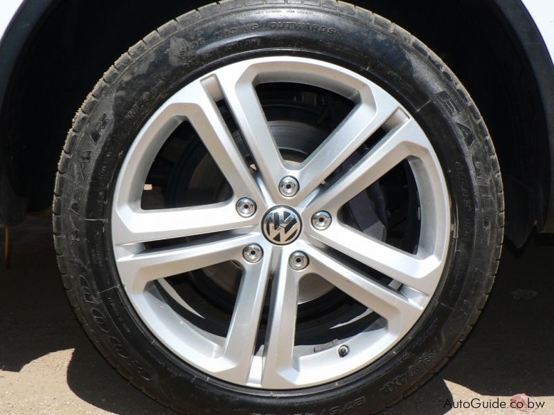 Volkswagen Touareg V6 TDi BlueMotion R-Line in Botswana