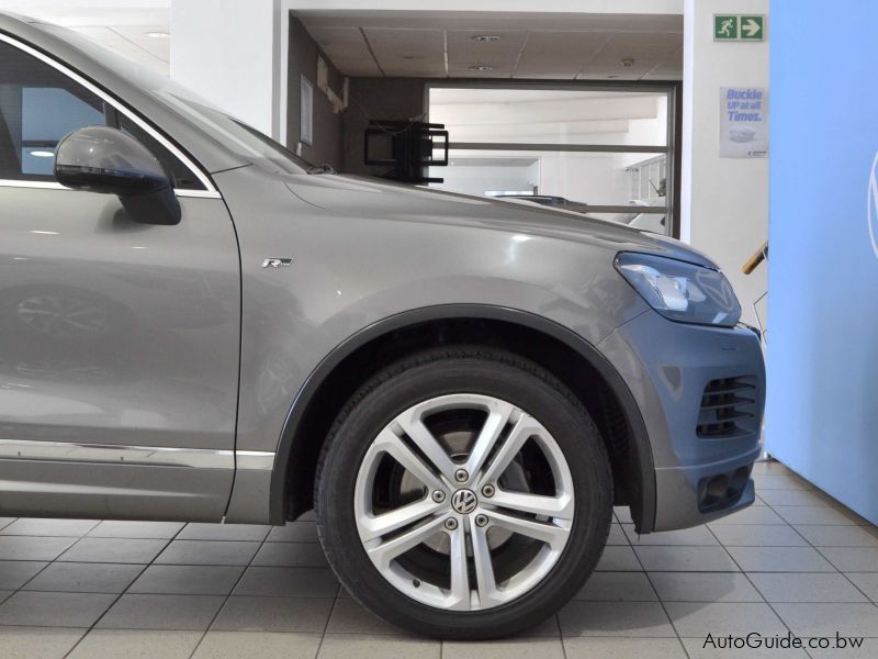 Volkswagen Touareg V6 TDi Bluemotion R_Line in Botswana