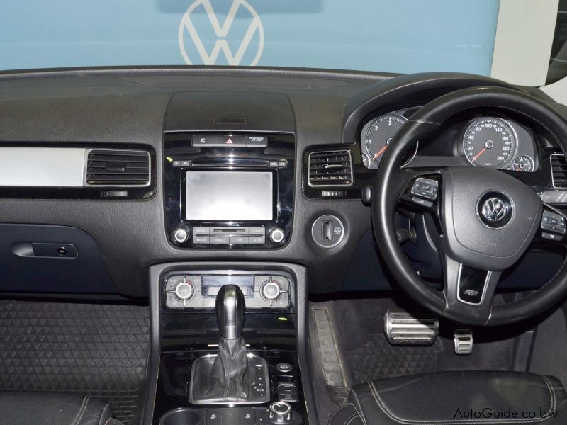 Volkswagen Touareg V6 TDi Bluemotion R_Line in Botswana