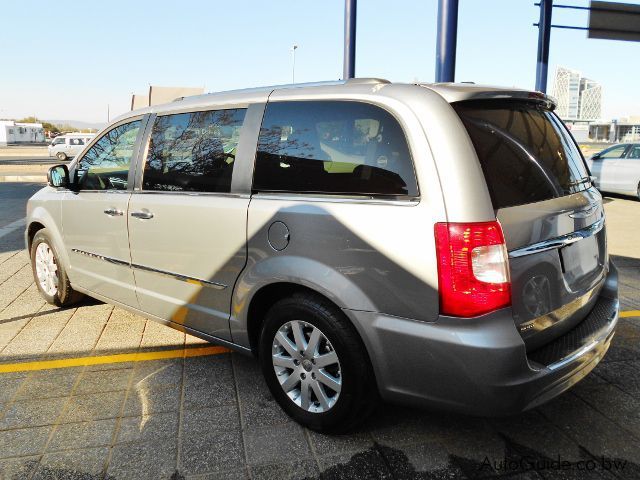 Chrysler Voyager Limited CRD in Botswana