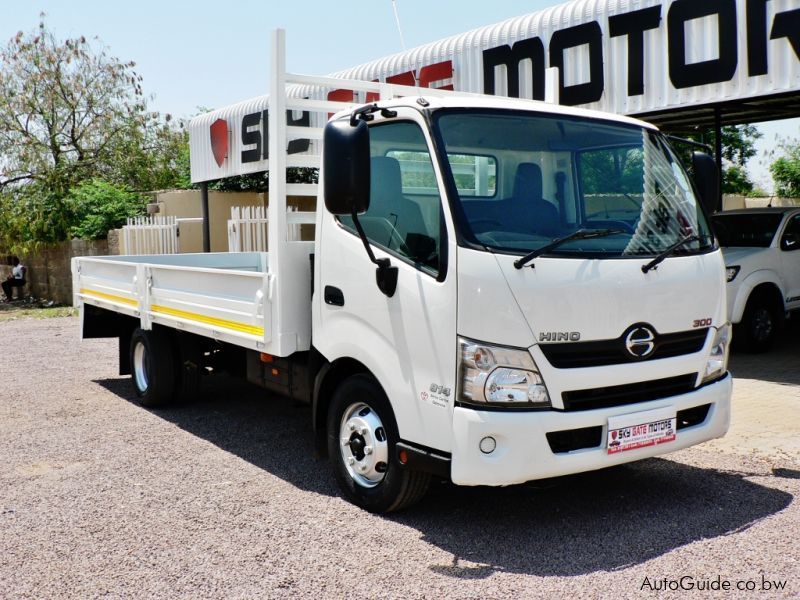 Hino 300 - 814 in Botswana