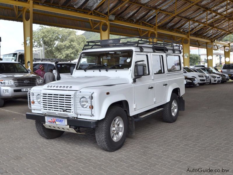 Land Rover Defender 7 Seater in Botswana