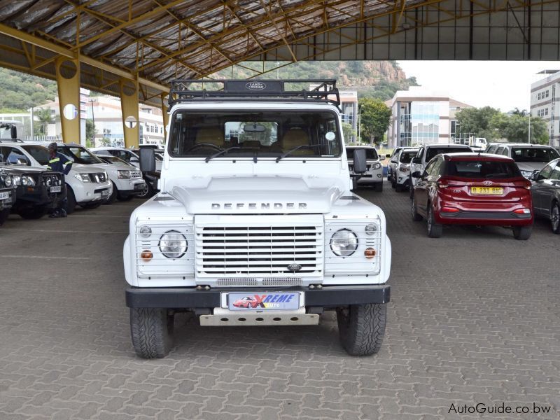 Land Rover Defender 7 Seater in Botswana