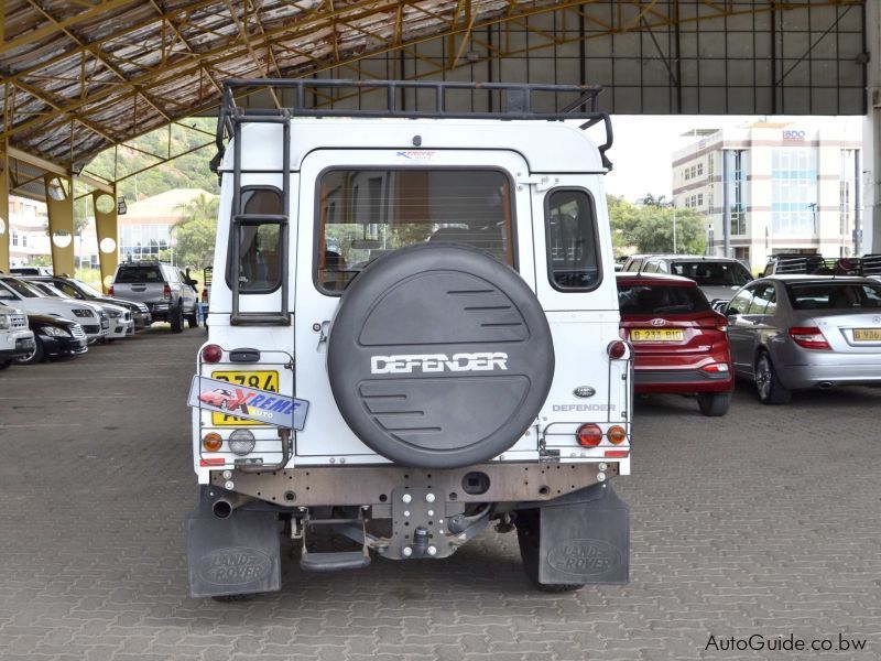 Land Rover Defender 7 Seater in Botswana