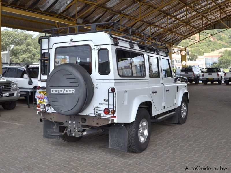 Land Rover Defender 7 Seater in Botswana