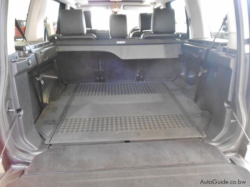 Land Rover Discovery 4 SE Black Edition in Botswana