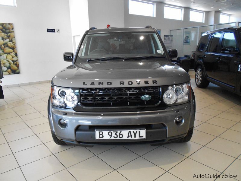 Land Rover Discovery 4 SE Black Edition in Botswana