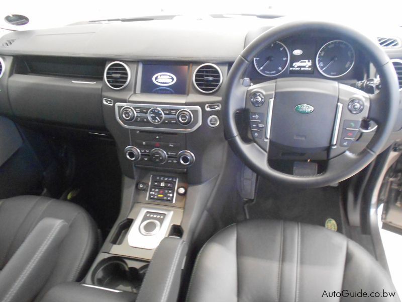 Land Rover Discovery 4 SE Black Edition in Botswana