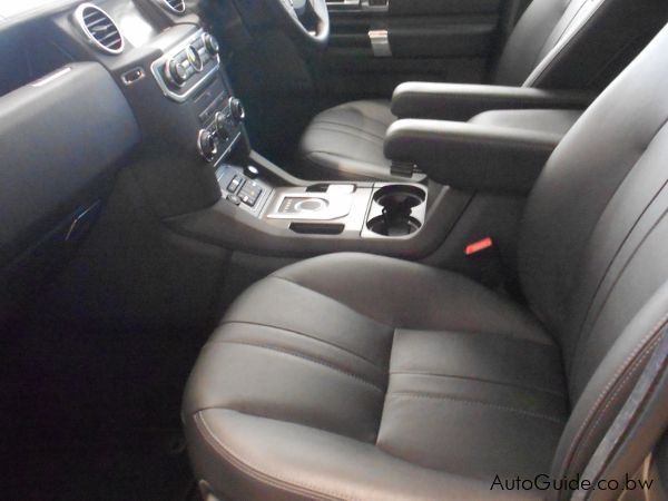 Land Rover Discovery 4 SE Black Edition in Botswana