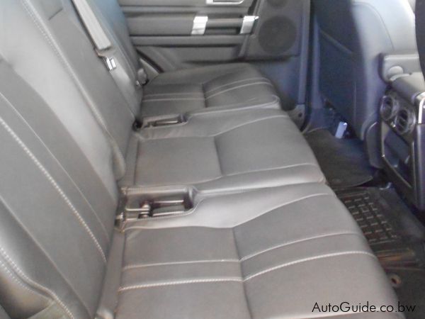 Land Rover Discovery 4 SE Black Edition in Botswana