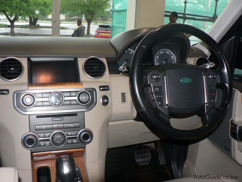 Land Rover Discovery 4 V8 HSE in Botswana