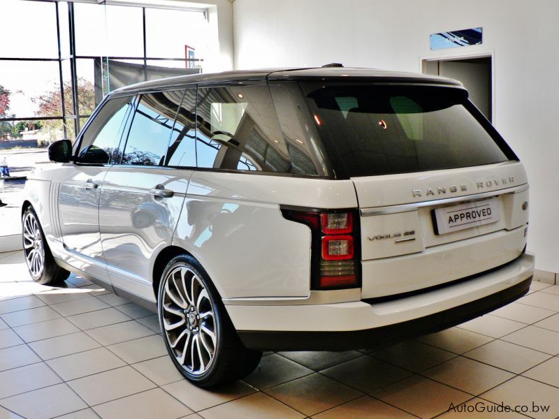 Land Rover Range Rover Voque in Botswana