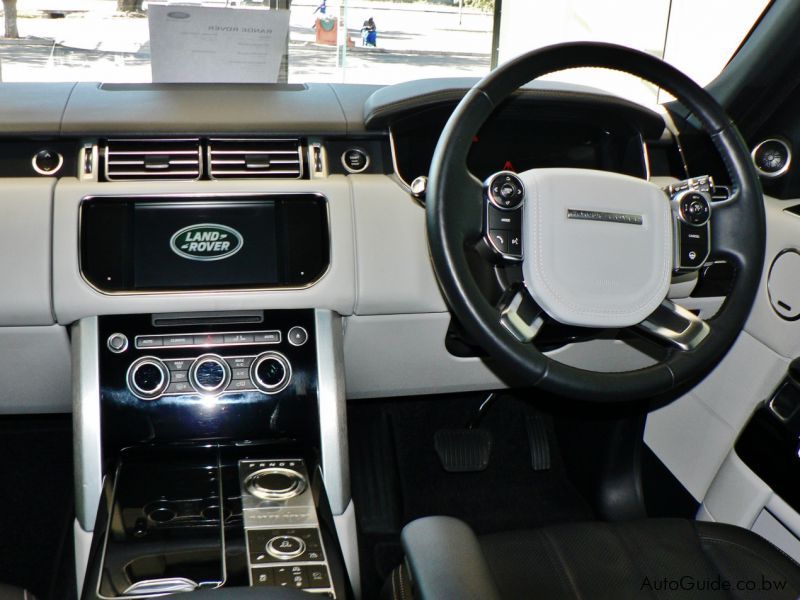 Land Rover Range Rover Voque in Botswana