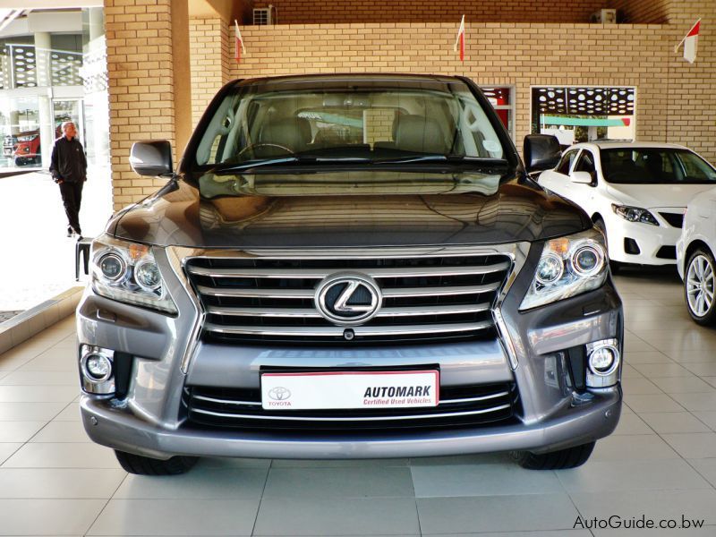 Lexus LX 570 in Botswana