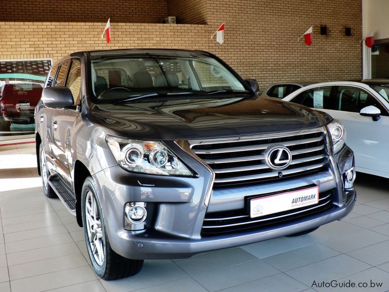 Lexus LX 570 in Botswana