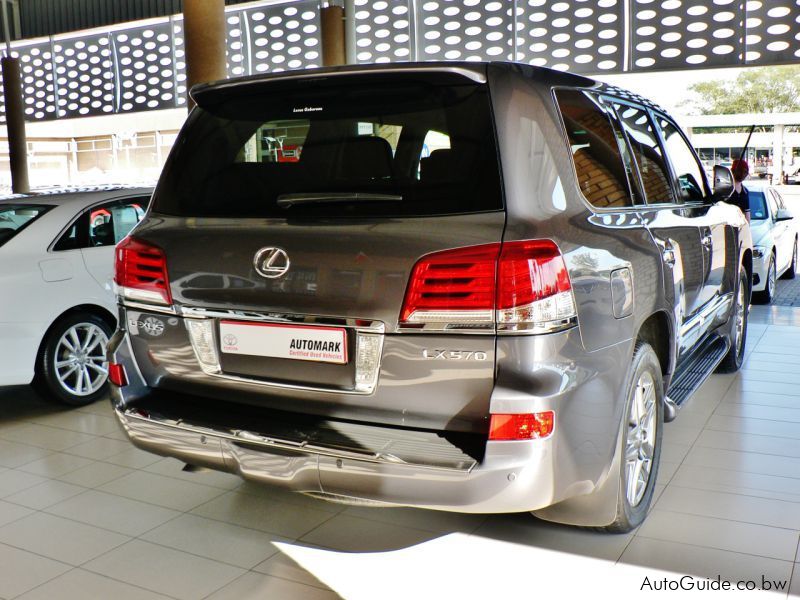 Lexus LX 570 in Botswana