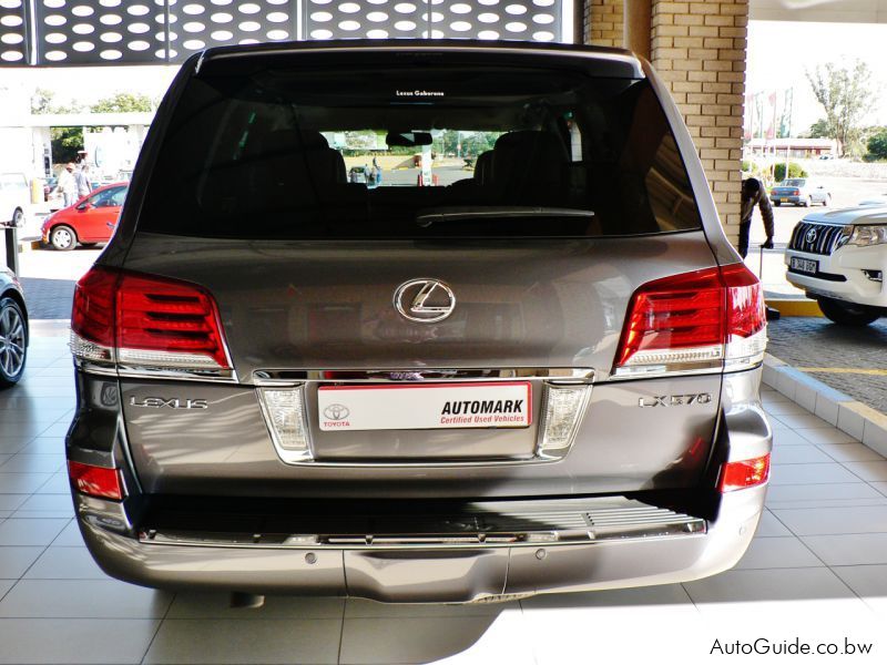 Lexus LX 570 in Botswana