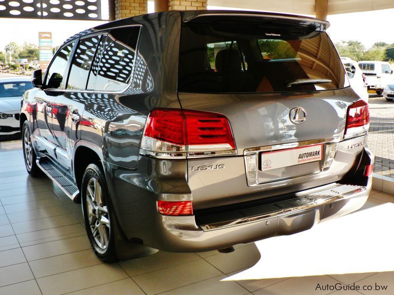 Lexus LX 570 in Botswana