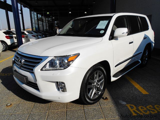 Lexus LX 570 in Botswana