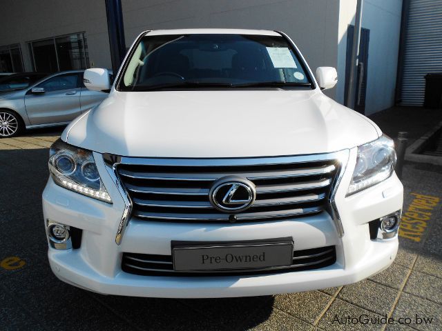 Lexus LX 570 in Botswana