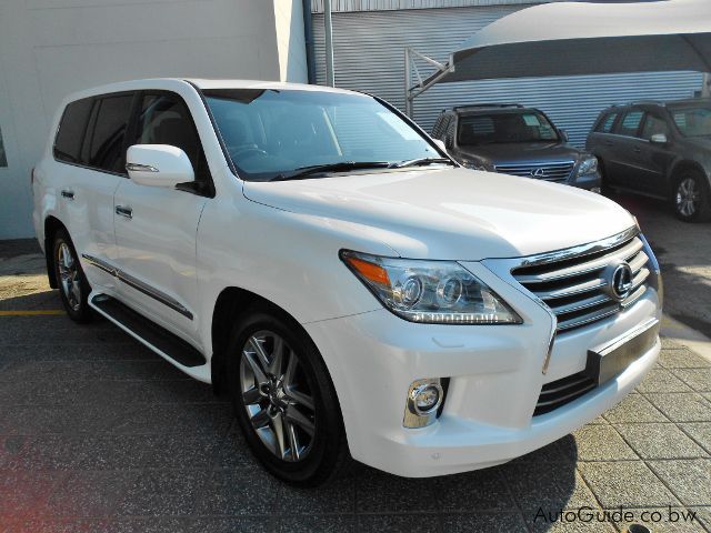 Lexus LX 570 in Botswana