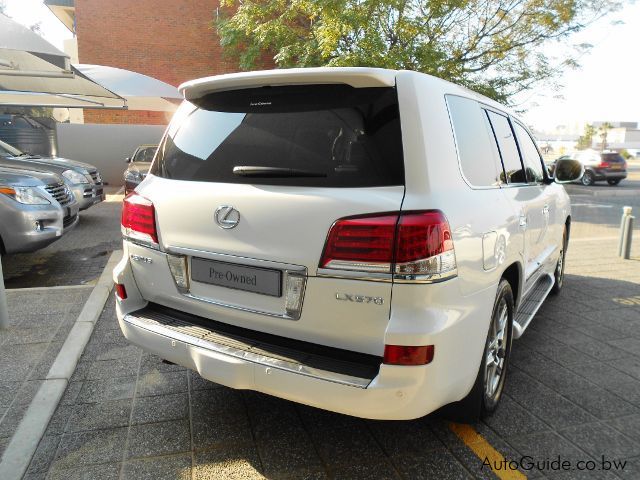 Lexus LX 570 in Botswana