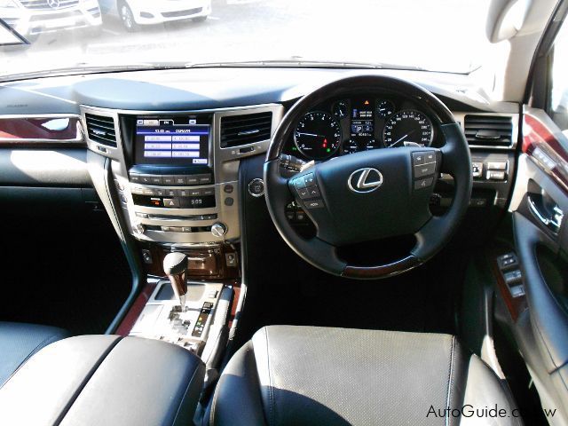 Lexus LX 570 in Botswana