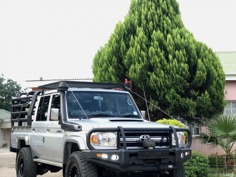 Toyota Land Cruiser Lx V8 in Botswana