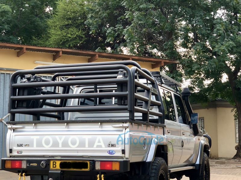 Toyota Land Cruiser Lx V8 in Botswana