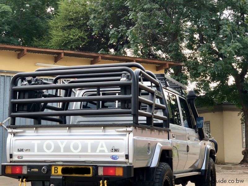 Toyota Land Cruiser Lx V8 in Botswana