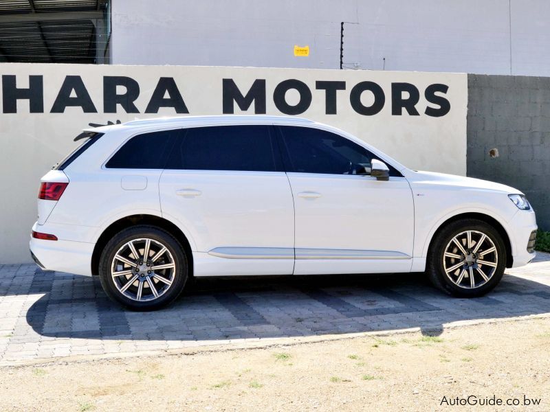 Audi Q7 Quattro TDi S-Line in Botswana