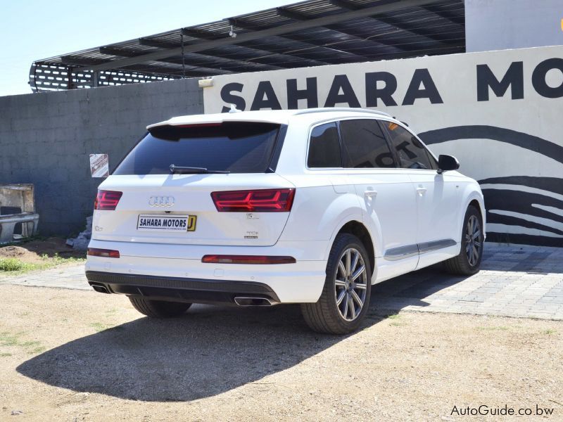 Audi Q7 Quattro TDi S-Line in Botswana