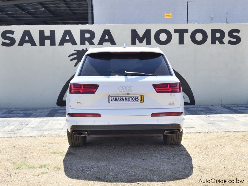 Audi Q7 Quattro TDi S-Line in Botswana