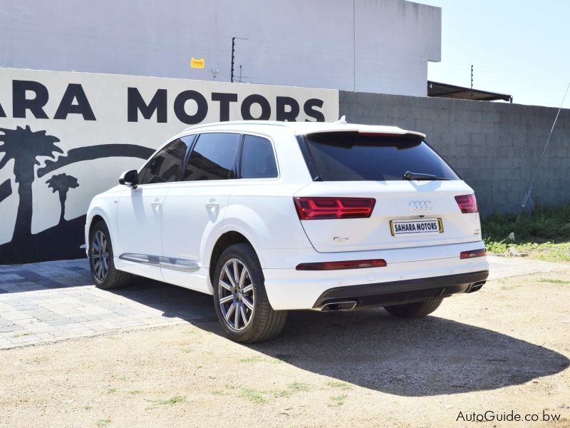 Audi Q7 Quattro TDi S-Line in Botswana