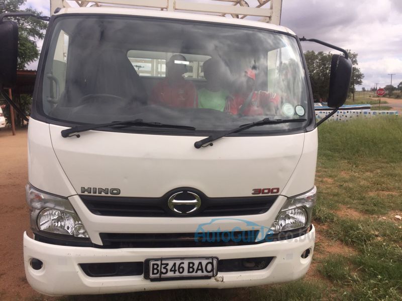 Hino 300 SERIES TRUCK MODEL 814 in Botswana