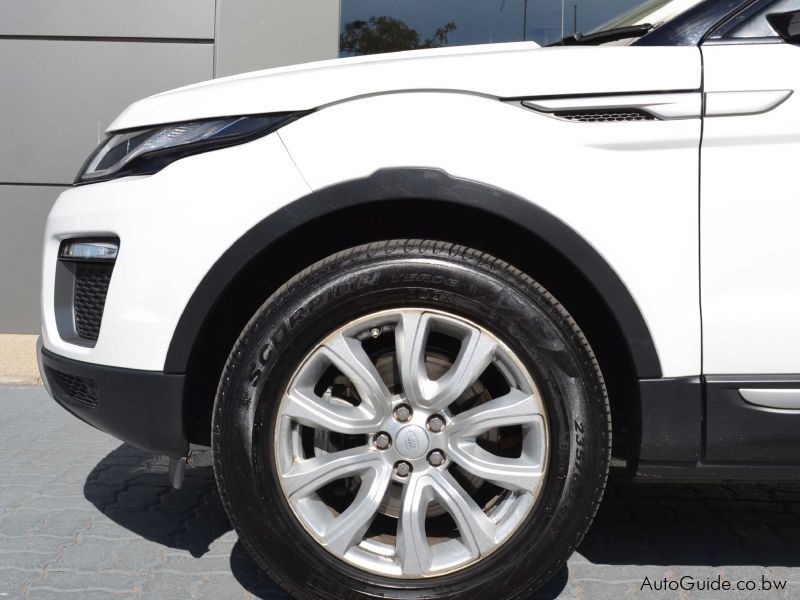 Land Rover Range Rover Evoque in Botswana