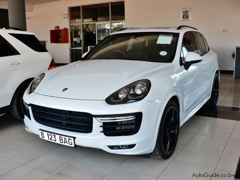 Porsche Cayenne GTS in Botswana