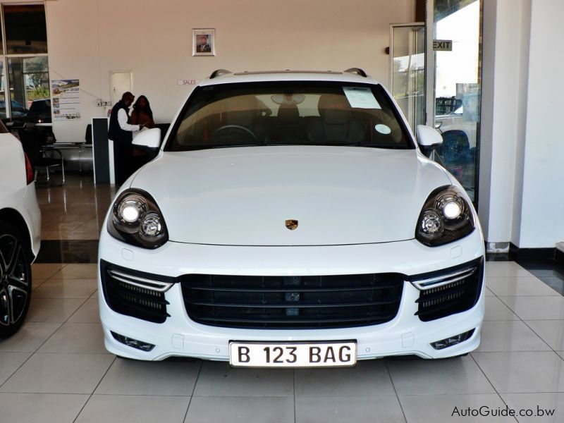 Porsche Cayenne GTS in Botswana