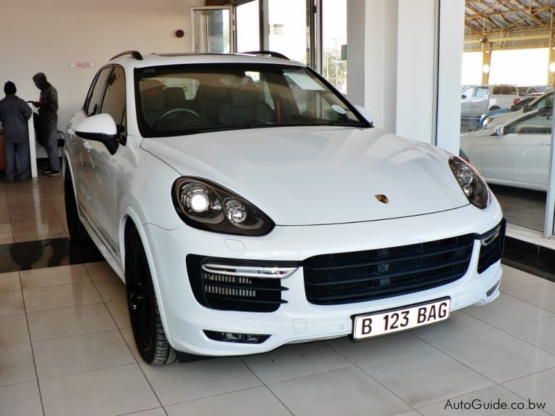 Porsche Cayenne GTS in Botswana