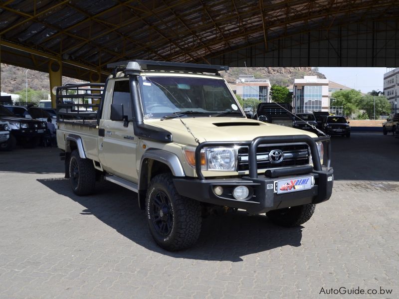 Toyota Land Cruiser LX V8 in Botswana