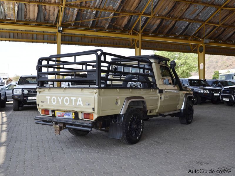 Toyota Land Cruiser LX V8 in Botswana