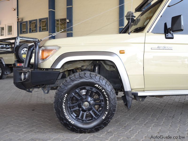 Toyota Land Cruiser LX V8 in Botswana