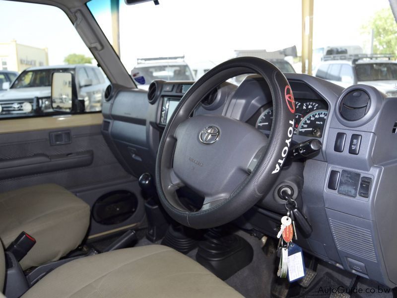 Toyota Land Cruiser LX V8 in Botswana