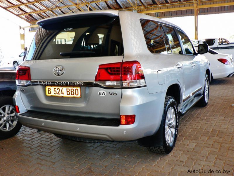 Toyota Land Cruiser V8 TD VX in Botswana