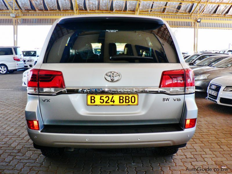 Toyota Land Cruiser V8 TD VX in Botswana