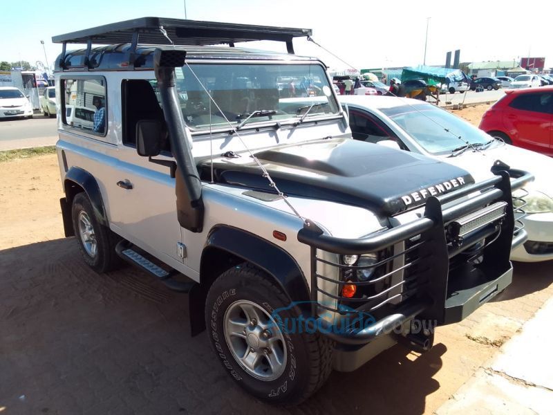 Land Rover Defender 90 puma 6 speed manual in Botswana