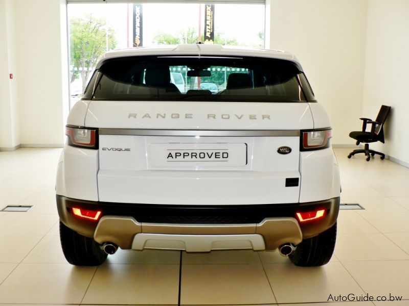Land Rover Range Rover Evoque  in Botswana