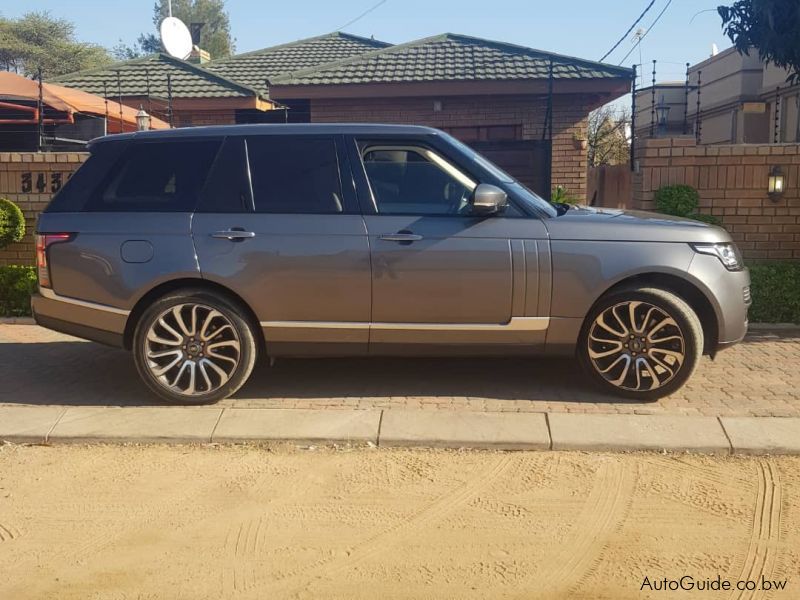 Land Rover Range Rover Vogue in Botswana