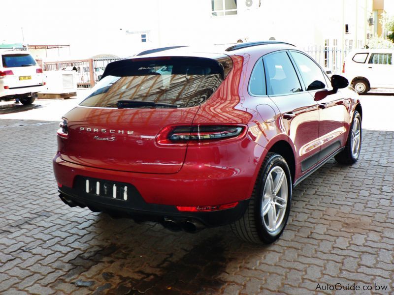 Porsche Macan S in Botswana