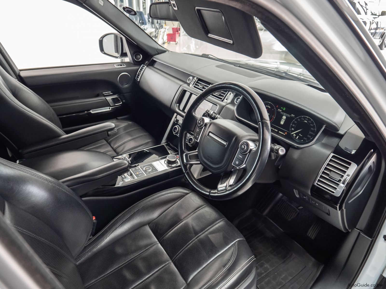 Range Rover Vogue SE SD V8 in Botswana